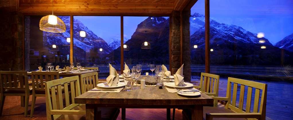 Noi Puma Lodge El Manzanar  レストラン 写真
